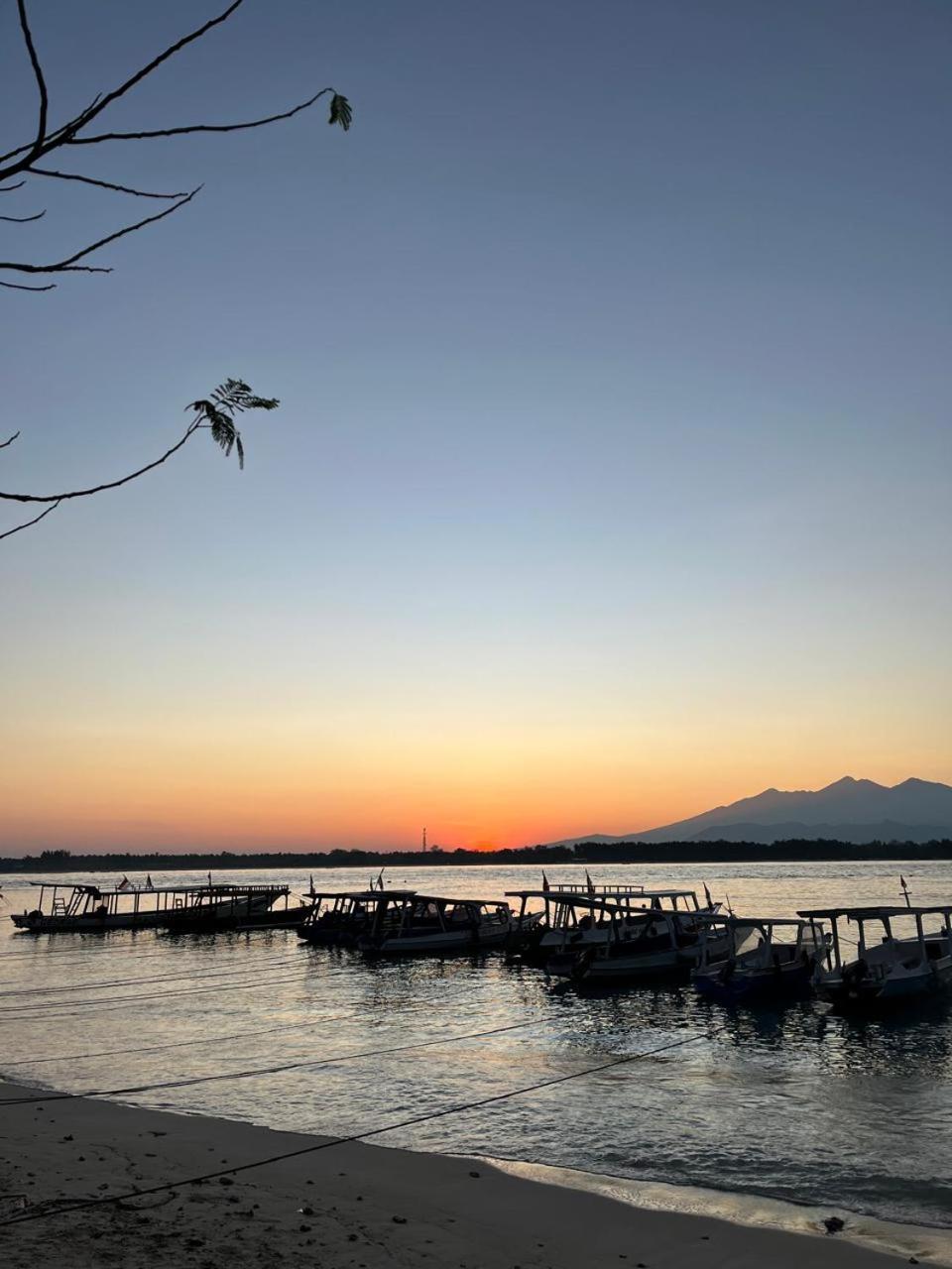 Hotel Bale Sunrise Gili Trawangan Exterior foto
