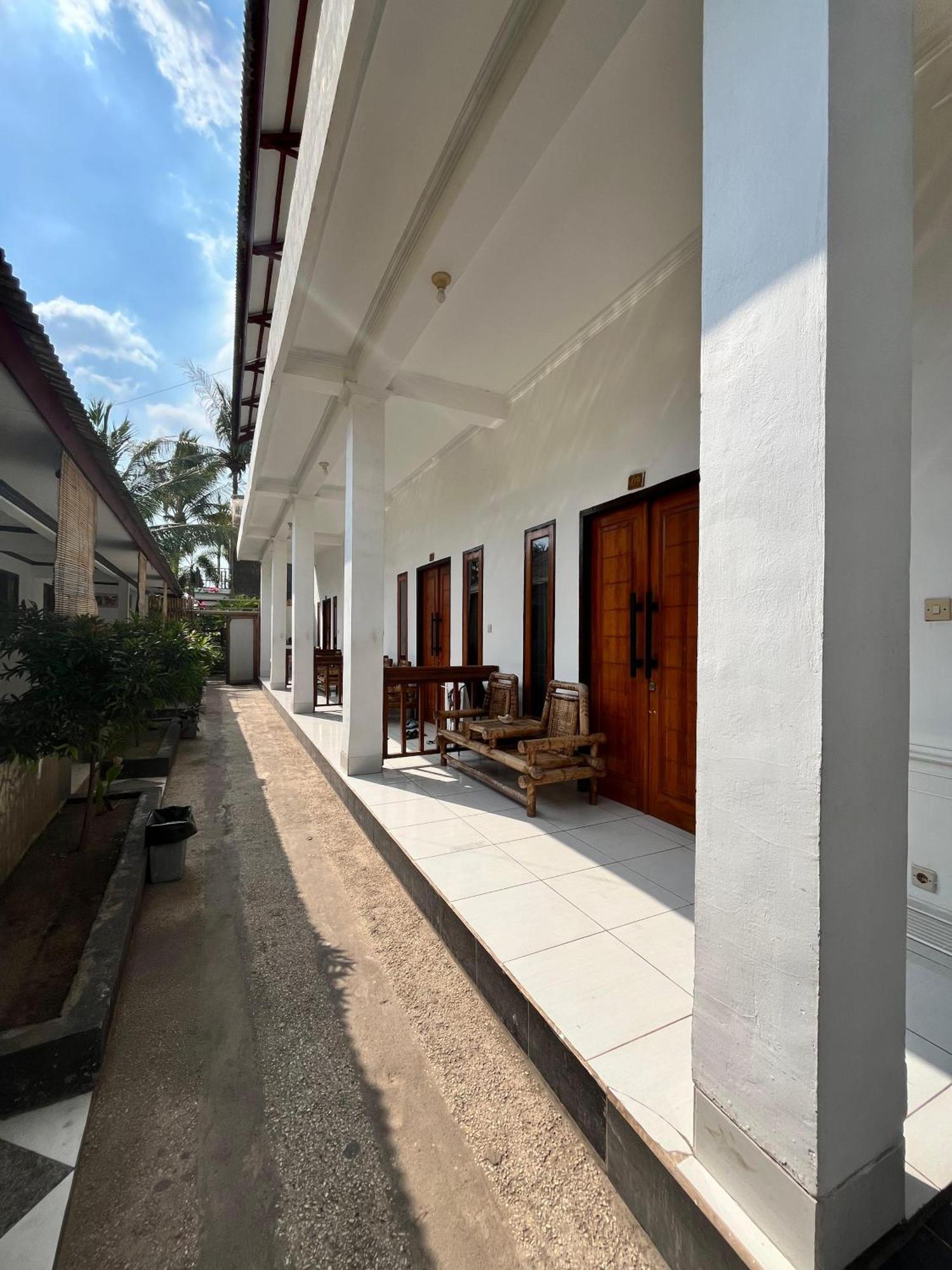 Hotel Bale Sunrise Gili Trawangan Exterior foto