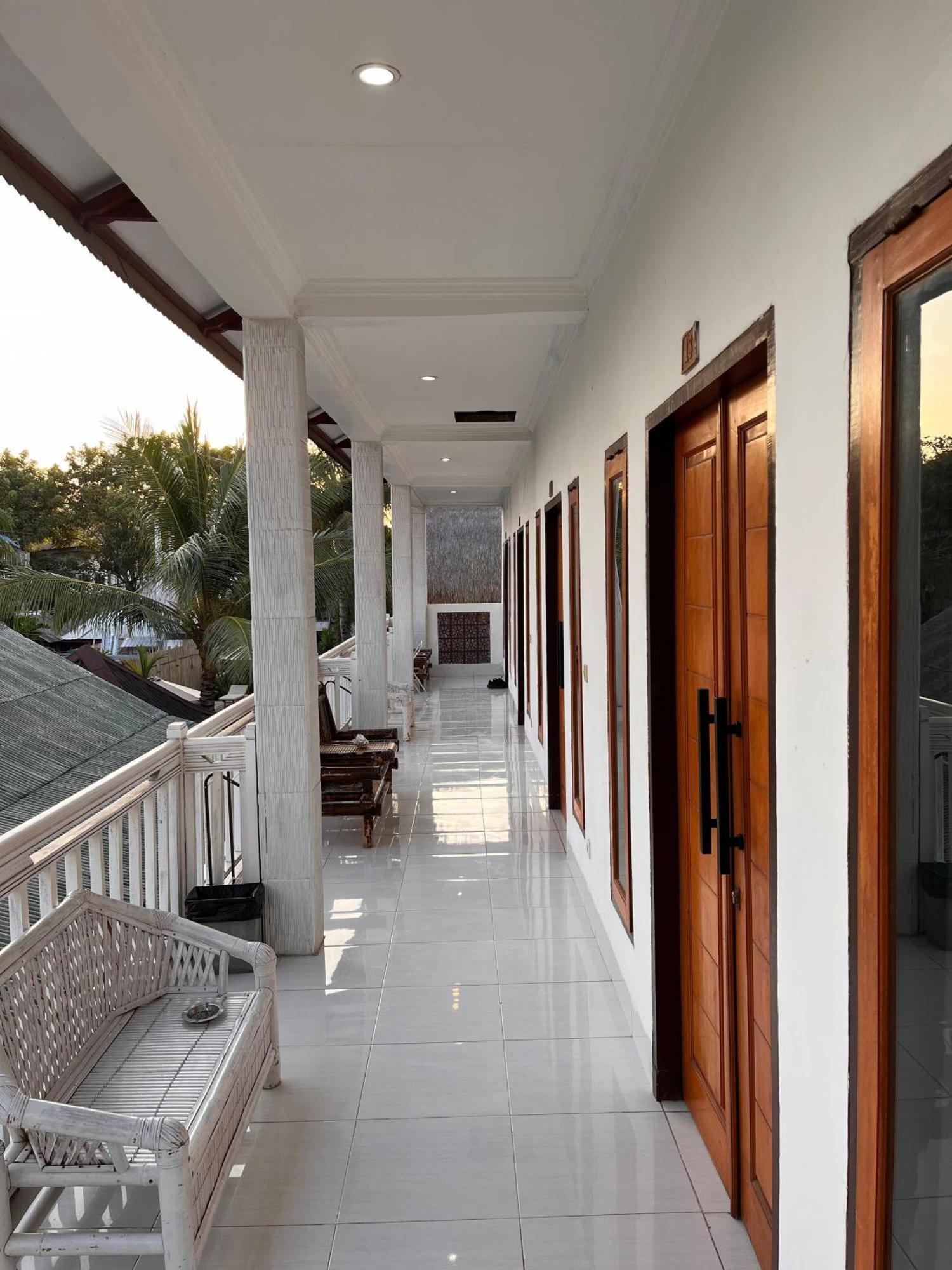 Hotel Bale Sunrise Gili Trawangan Exterior foto